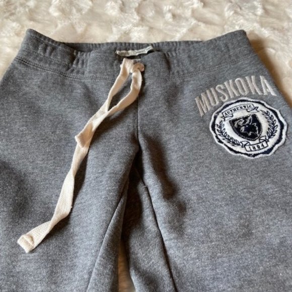 2/$40 Campus Crew Muskoka Grey Capri Joggers Girls Size L - Picture 3 of 12